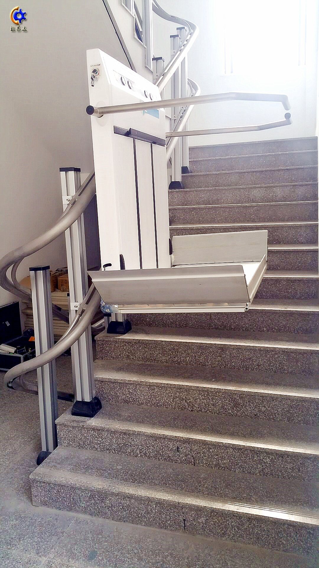 斜掛式無障礙升降平臺(tái)