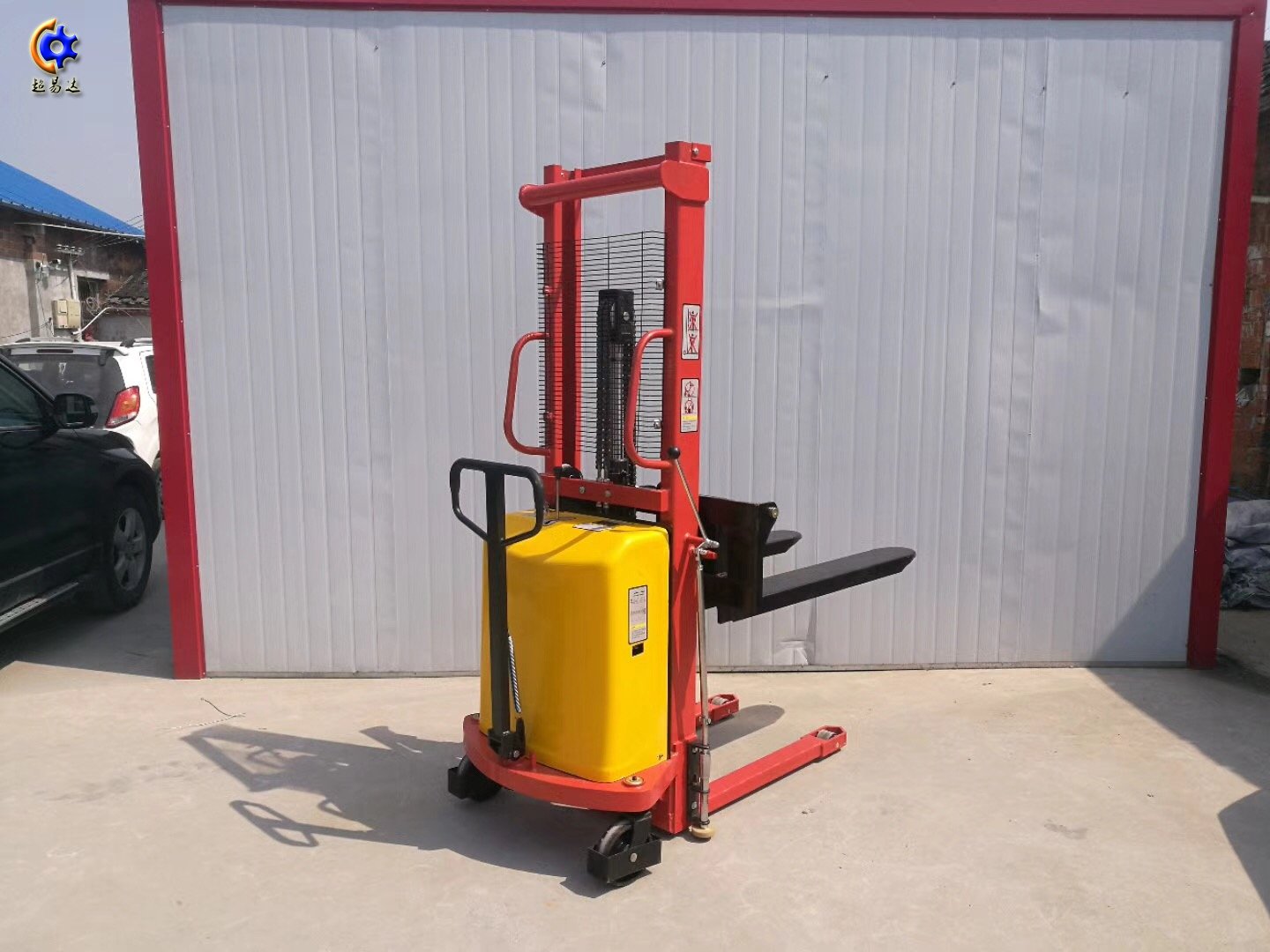 半電動(dòng)堆高車